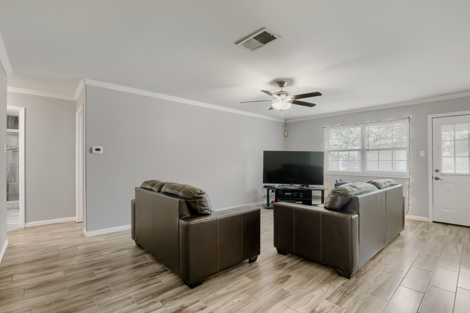 4801 Saguaro Road Austin, TX 78744 - Photo 3 of 25 Gallery Image 3