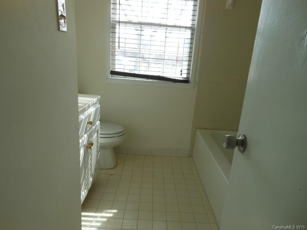 628 Milan Road East Charlotte, NC 28216 - Photo 7 of 13 Gallery Image 7