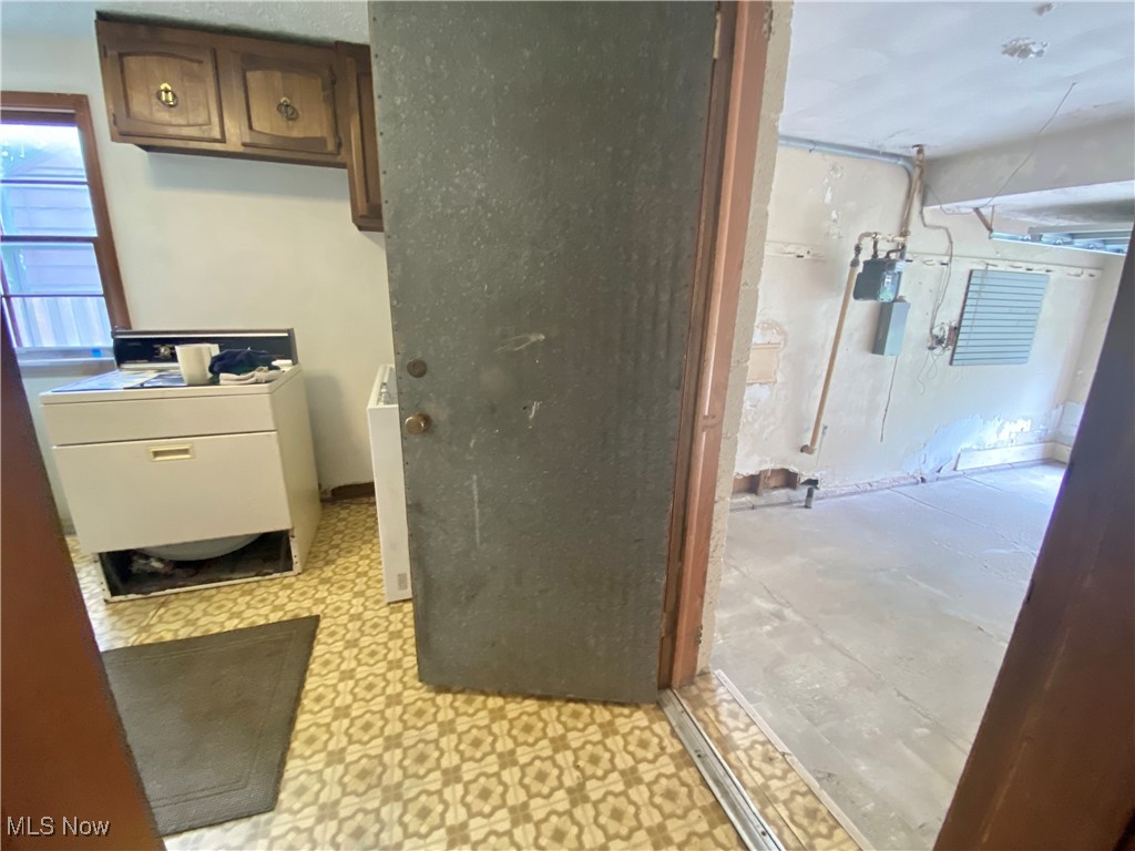3601 Brinkmore Road Cleveland, OH 44121 - Photo 24 of 45 Garage into mudroom/laundry room