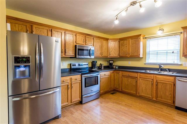 695 Dreamland Road Spring City, TN 37381 - Photo 14 of 40 5- Stainless Appliances Stay