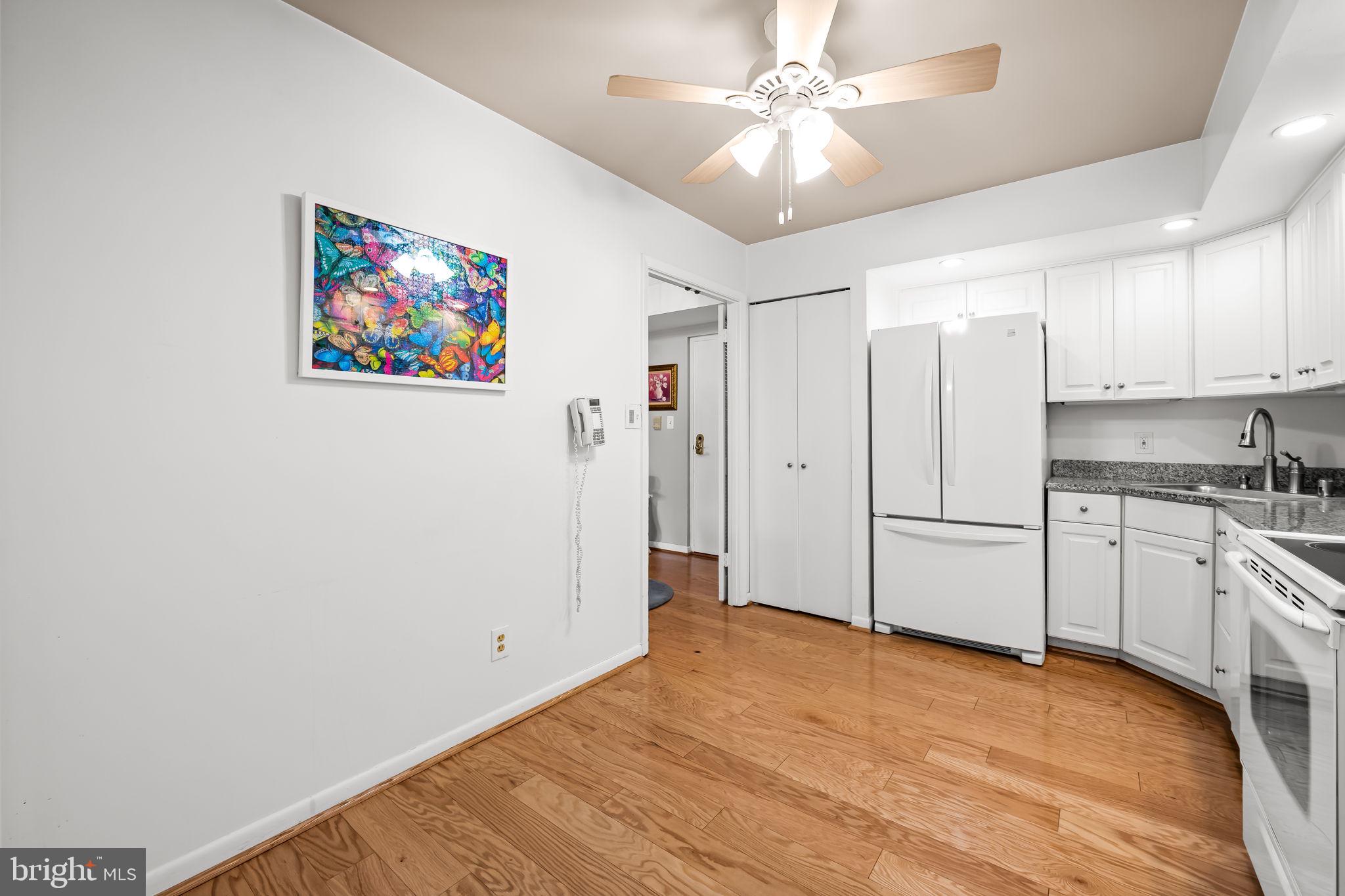 4 Candlemaker Court, Unit 306 Baltimore, MD 21208 - Photo 17 of 35 eat in kitchen