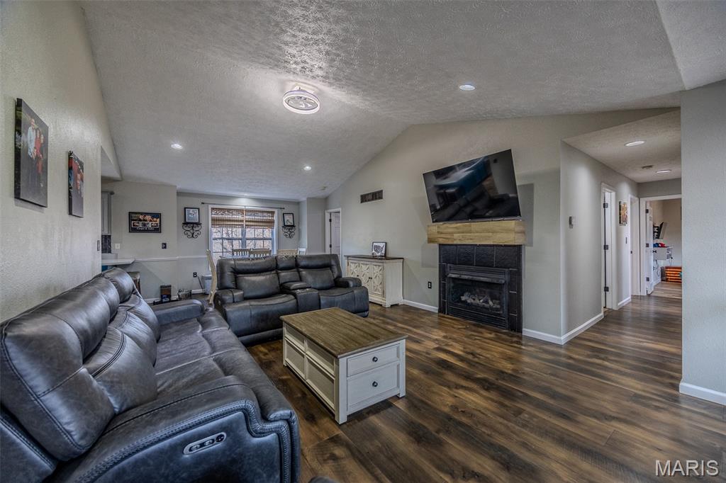 21143 Layla Road Waynesville, MO 65583 - Photo 3 of 82