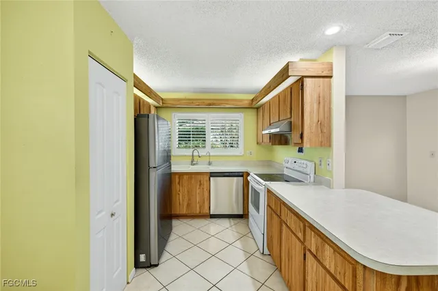 $259,900 | 1414 Park Shore Circle, Unit 2, Fort Myers, FL 33901