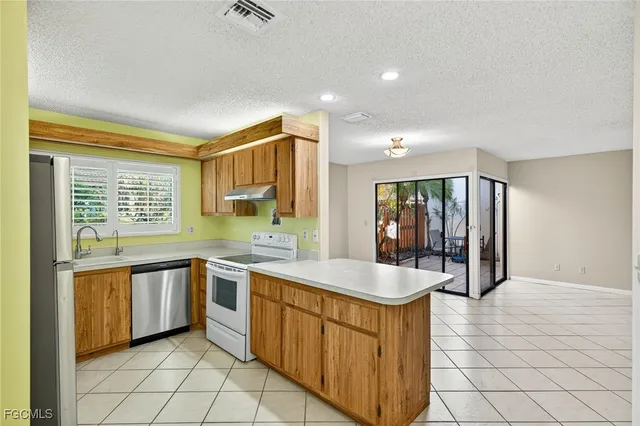$259,900 | 1414 Park Shore Circle, Unit 2, Fort Myers, FL 33901