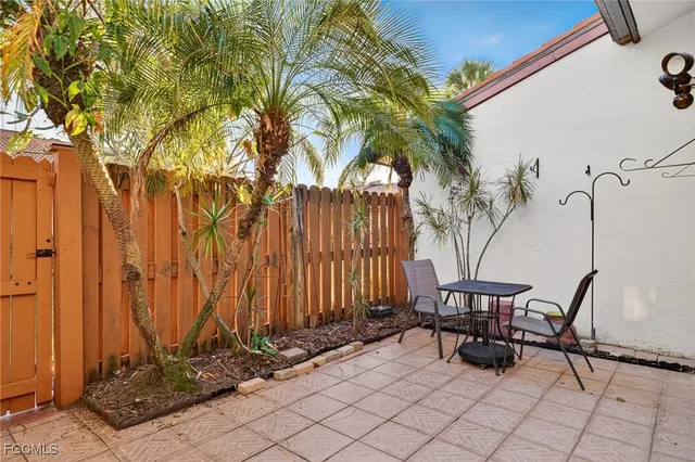 $259,900 | 1414 Park Shore Circle, Unit 2, Fort Myers, FL 33901