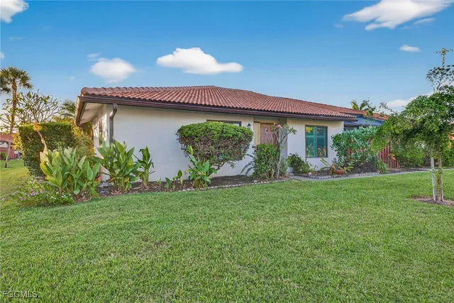 $259,900 | 1414 Park Shore Circle, Unit 2, Fort Myers, FL 33901