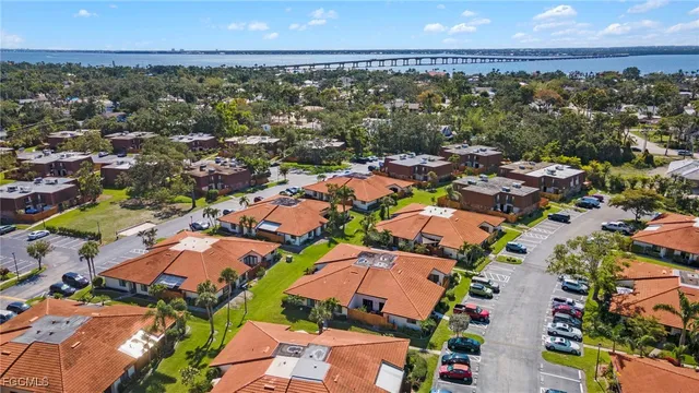 $259,900 | 1414 Park Shore Circle, Unit 2, Fort Myers, FL 33901