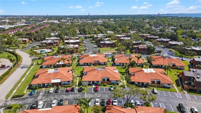 $259,900 | 1414 Park Shore Circle, Unit 2, Fort Myers, FL 33901