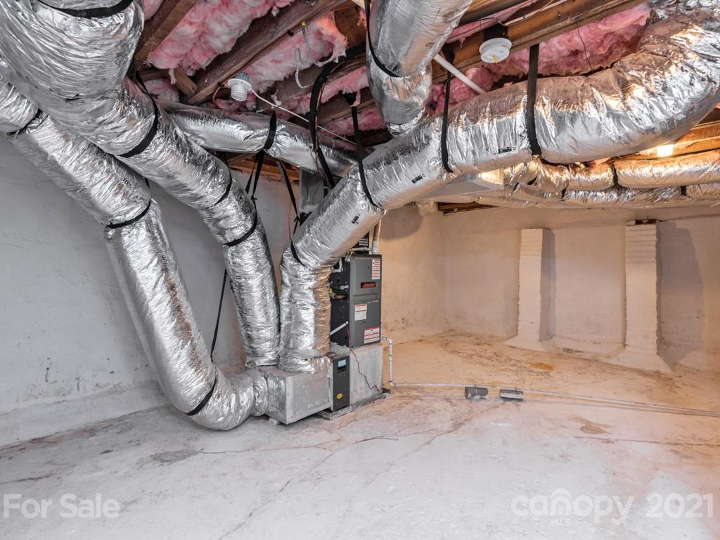 2248 Colony Road Charlotte, NC 28209 - Photo 25 of 27 a view of a garage