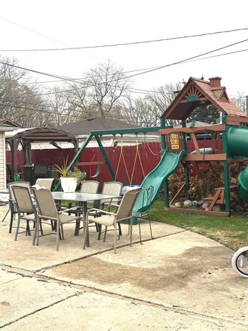 $214,900 | 14241 South Marquette Avenue, Burnham, IL 60633