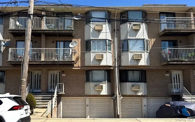 $440,000 | 1095 East 72nd Street, Unit 10 | Georgetown