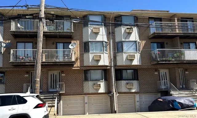 $440,000 | 1095 East 72nd Street, Unit 10 | Georgetown