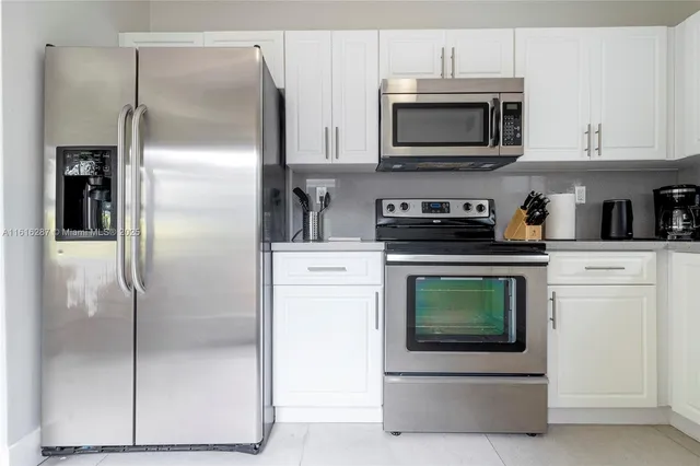 $4,400 | 968 Northeast 80th Street, Miami, FL 33138