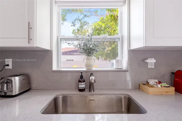 $4,400 | 968 Northeast 80th Street, Miami, FL 33138