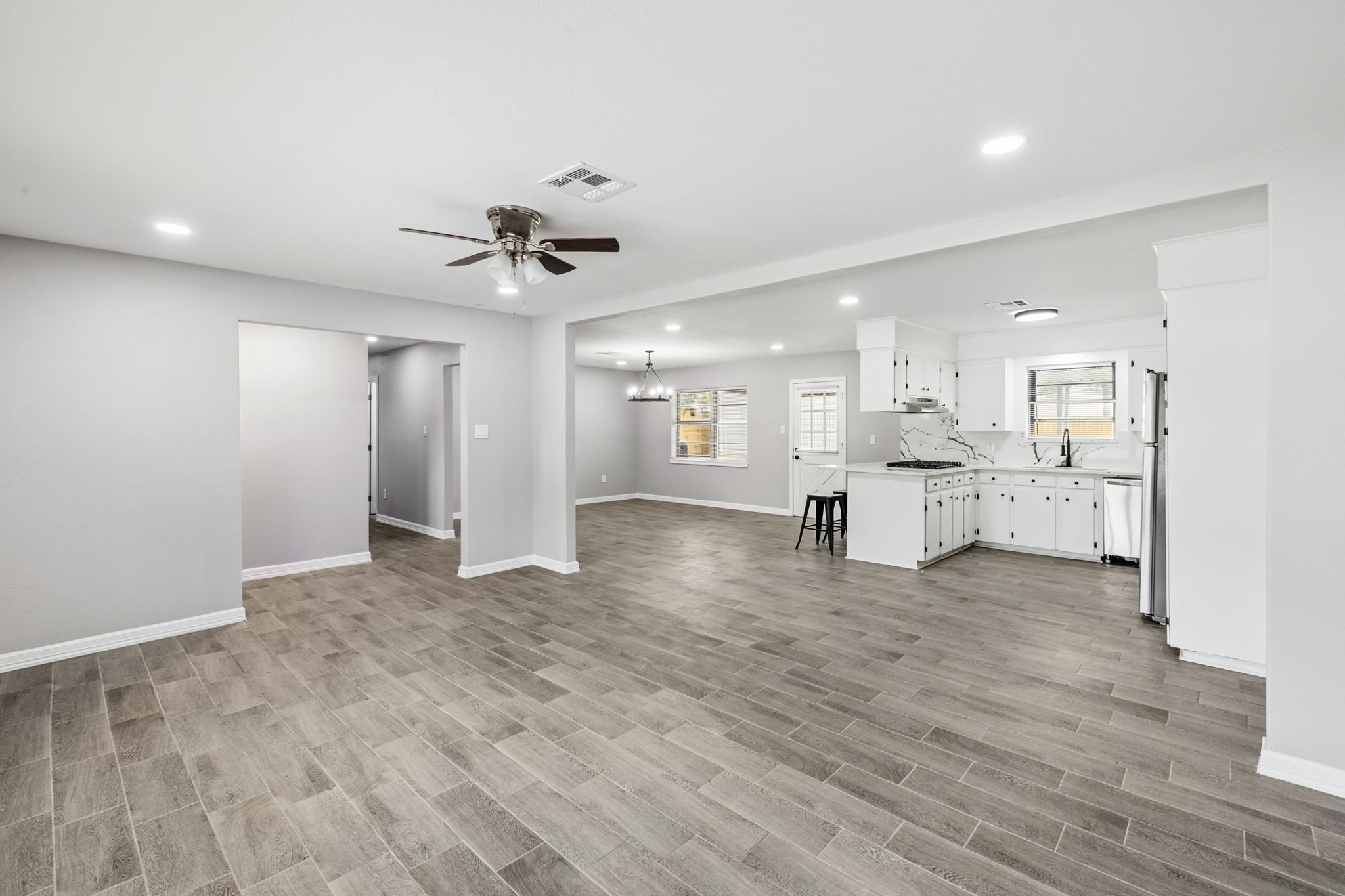 202 Massey Tompkins Road Baytown, TX 77521 - Photo 10 of 47