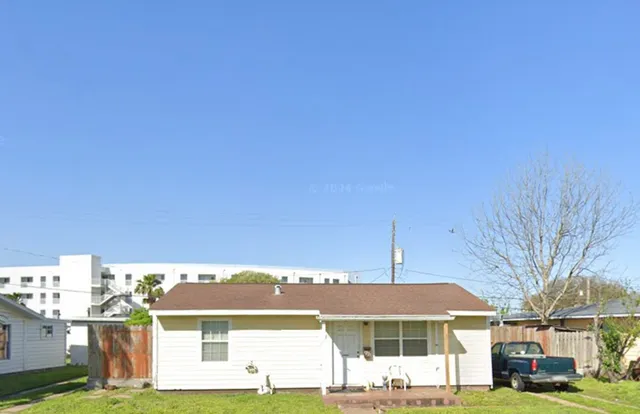 $150,000 | 1221 Bayou Shore Drive, Galveston, TX 77551