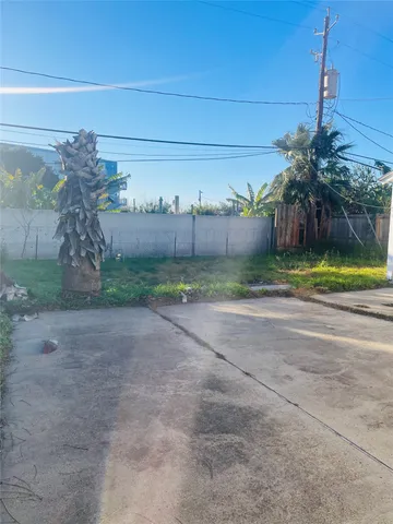 $150,000 | 1221 Bayou Shore Drive, Galveston, TX 77551