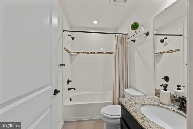 a view of entryway and hall