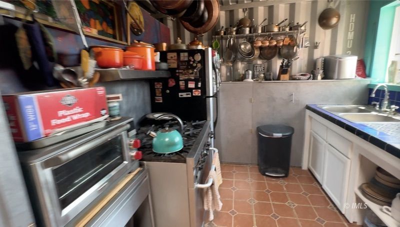 253 Reddy Street Darwin, CA 93522 - Photo 27 of 35 Kitchen