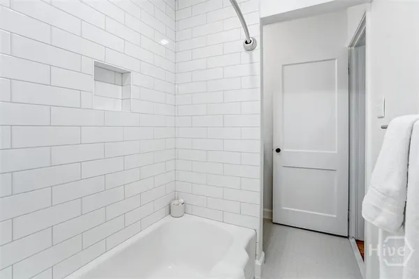 $1,750 | 201 East 65th Street, Unit A, Savannah, GA 31405