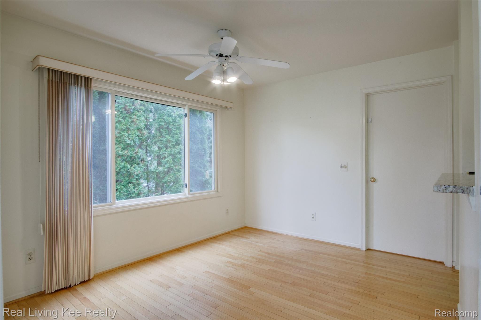 3412 Fairgrove Terrace, Unit 33 Rochester, MI 48309 - Photo 12 of 27 Breakfast area.jpg