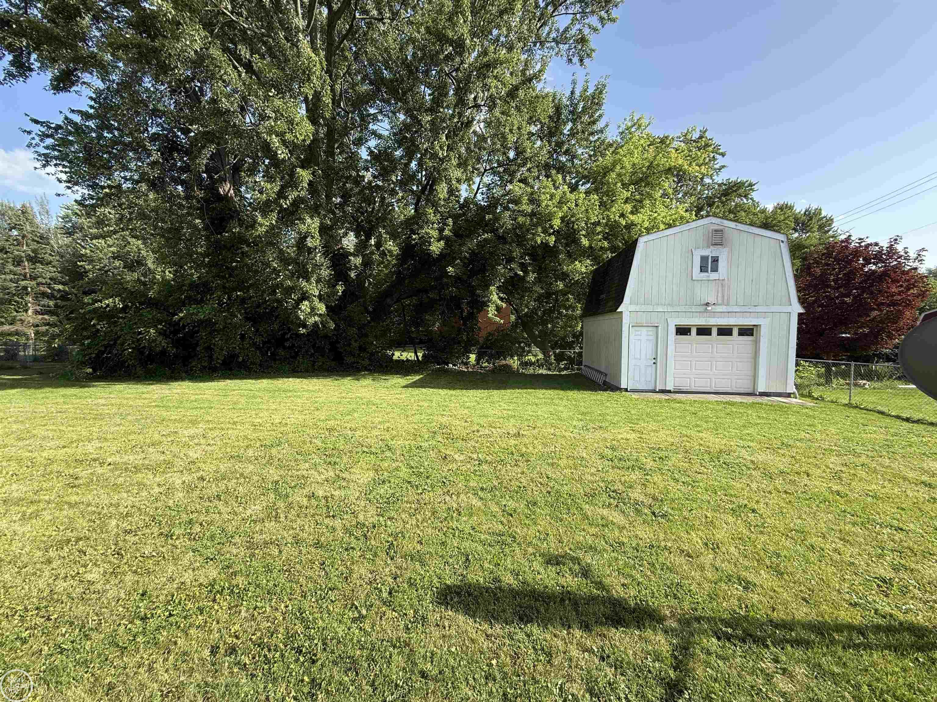 26250 South River Road Harrison Township, MI 48045 - Photo 23 of 28