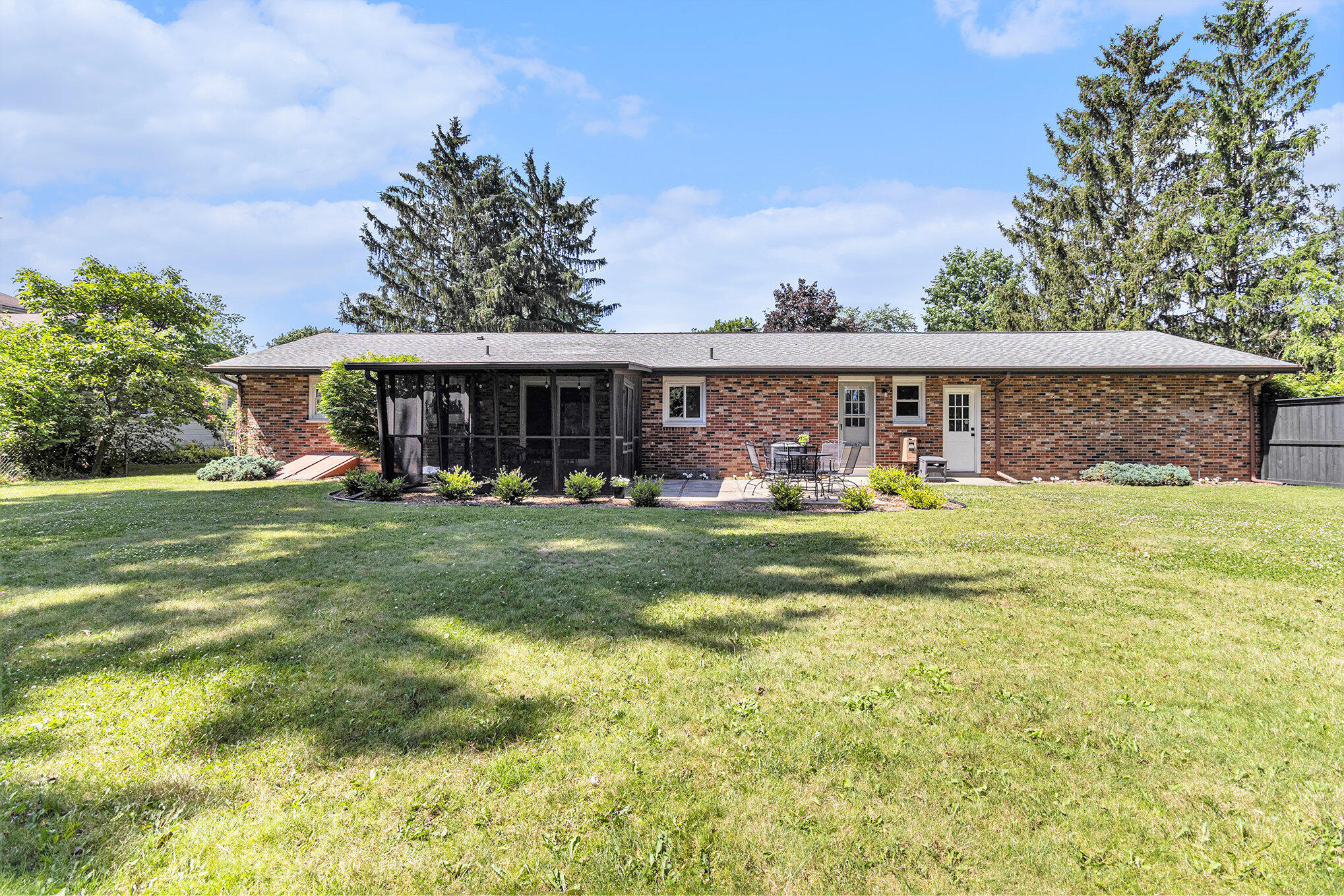2111 Ridgefield Road Portage, MI 49024 - Photo 4 of 33 004_img_7253_24