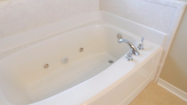 7226 Raintree Lane Gulf Shores, AL 36542 - Photo 13 of 14 Master Tub