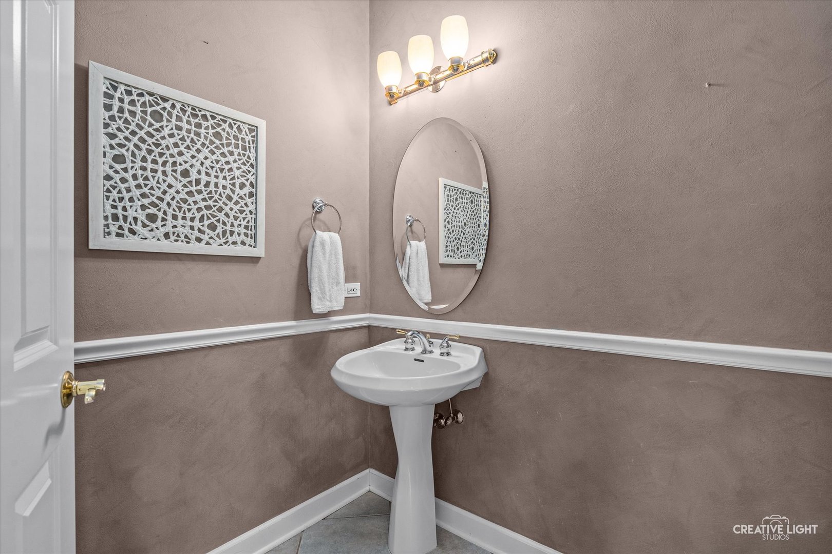 4811 Sebastian Court Naperville, IL 60564 - Photo 18 of 49 a bathroom with a sink a mirror and a lamp