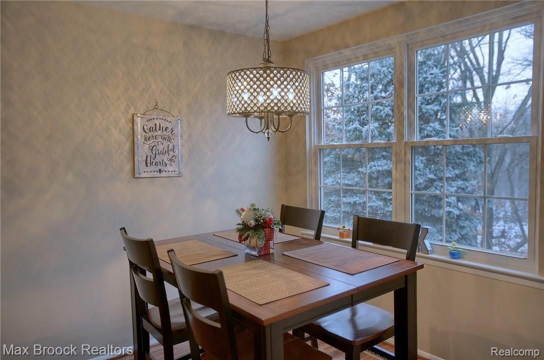 210 Pine Tree Ridge, Unit 4 Waterford, MI 48327 - Photo 11 of 22 12-Breakfast Nook 2nd View.jpg