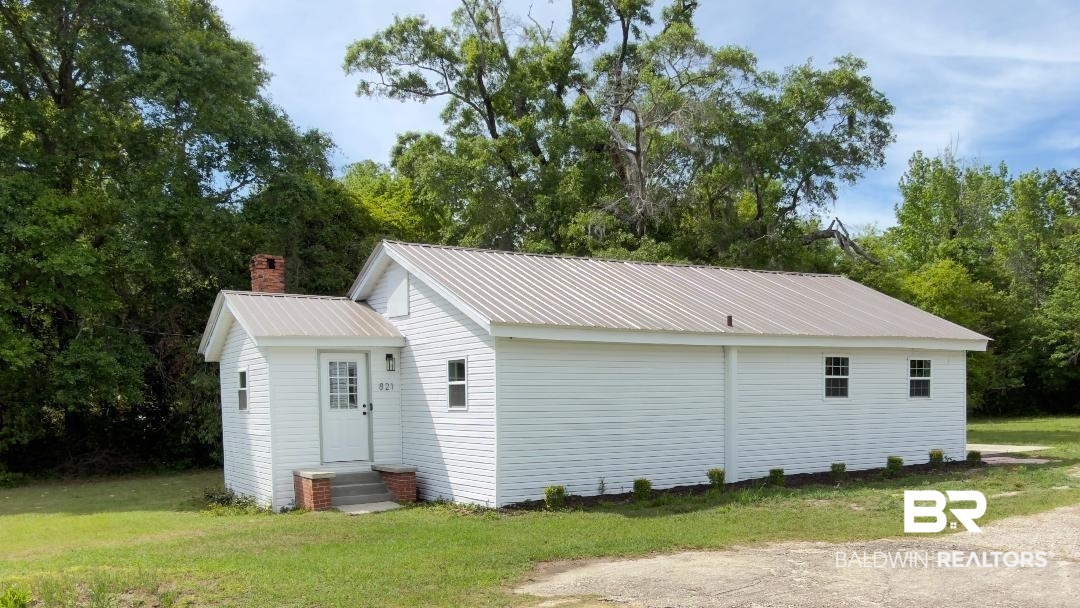 Garage featuring view of wooded area