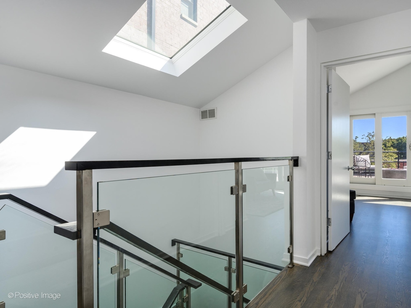 2034 North Burling Street Chicago, IL 60614 - Photo 18 of 32 a view of a hallway