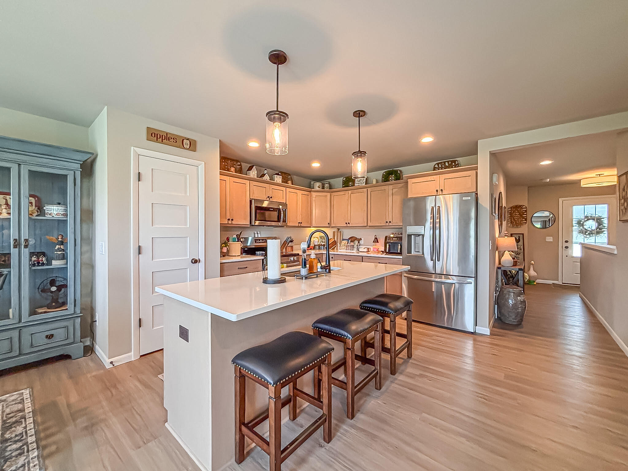 957 Elderberry Road Oconomowoc, WI 53066 - Photo 10 of 30 Kitchen