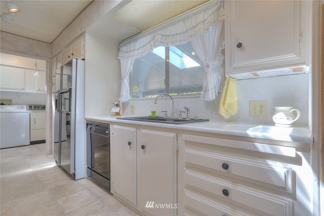 1018 Park Circle Bothell, WA 98021 - Photo 7 of 25