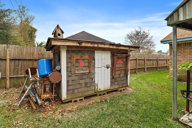 $275,000 | 15814 Part Drive, Crosby, TX 77532