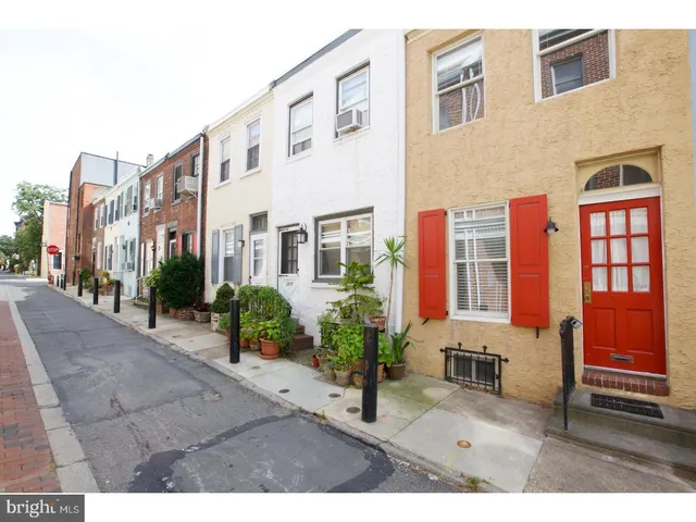 $1,873 | 2416 Manning Street, Philadelphia, PA 19103