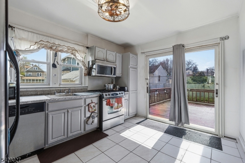 443 Wheatsheaf Road Roselle, NJ 07203 - Photo 9 of 19