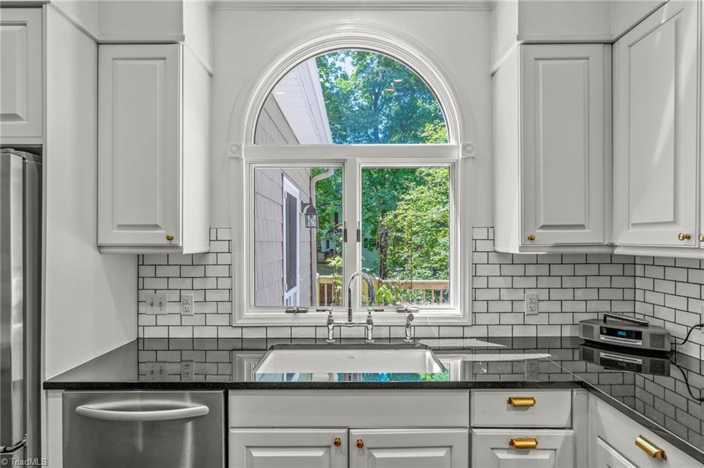 1036 Beecher Road Winston-Salem, NC 27104 - Photo 9 of 47