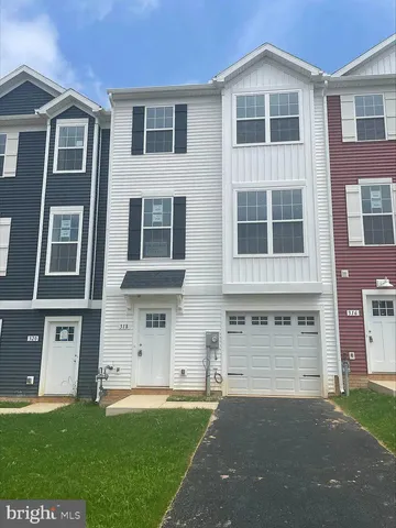 $2,100 | 326 Avon Drive, Red Lion, PA 17356