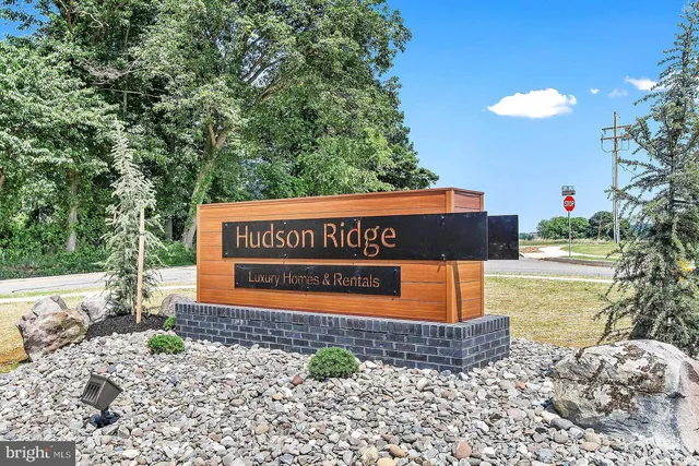 $2,100 | 326 Avon Drive, Red Lion, PA 17356