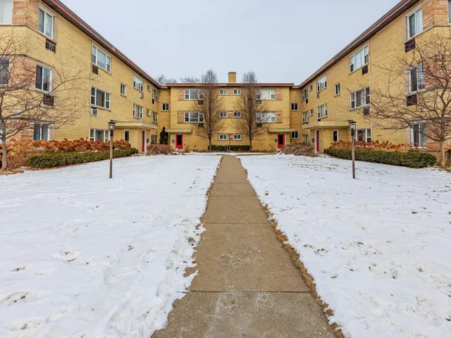 $160,000 | 2123 West Howard Street, Unit 1H, Evanston, IL 60202