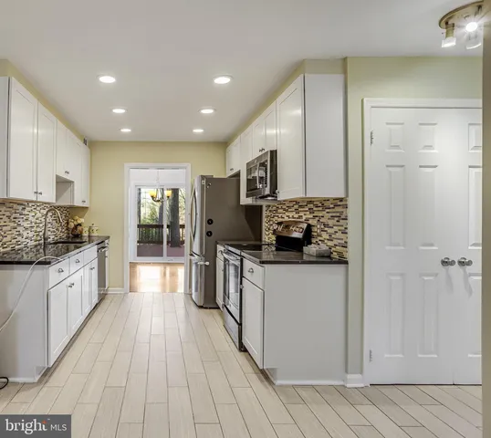 $799,900 | 18 Bentridge Court, Potomac, MD 20854