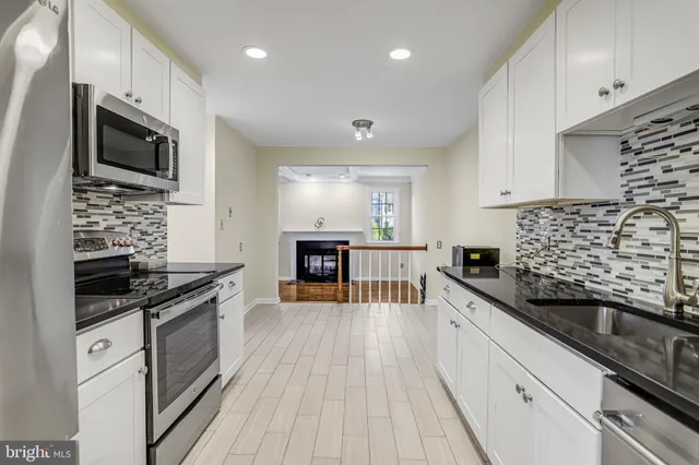 $799,900 | 18 Bentridge Court, Potomac, MD 20854