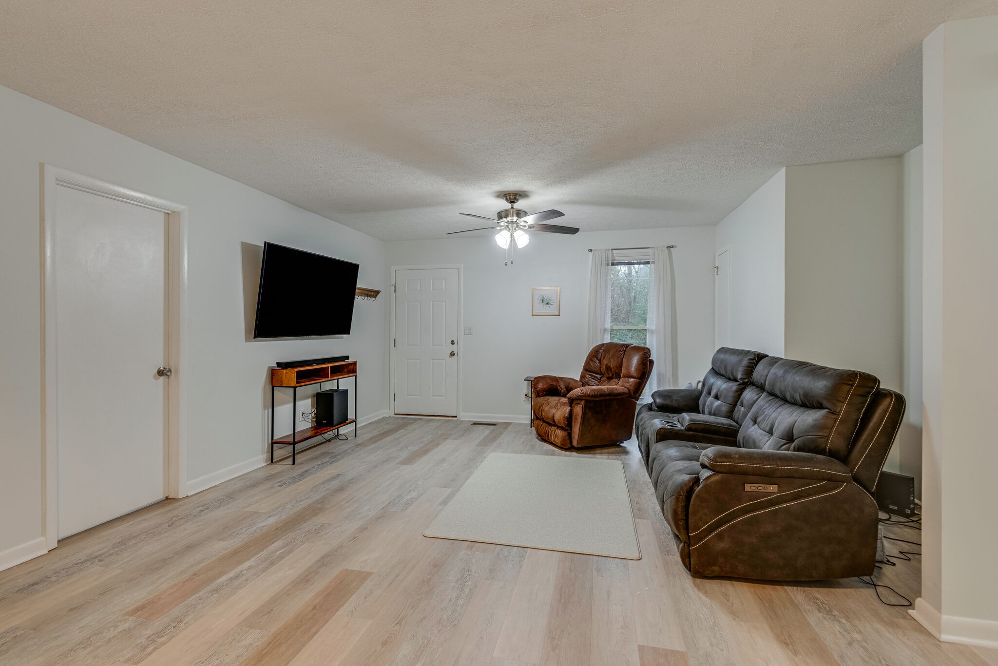 407 Blue Road Dickson, TN 37055 - Photo 4 of 29 Gallery Image 4