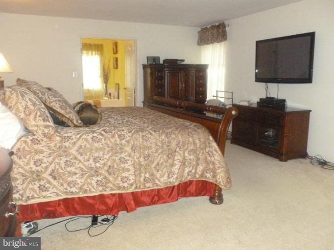 Bedroom (Master)