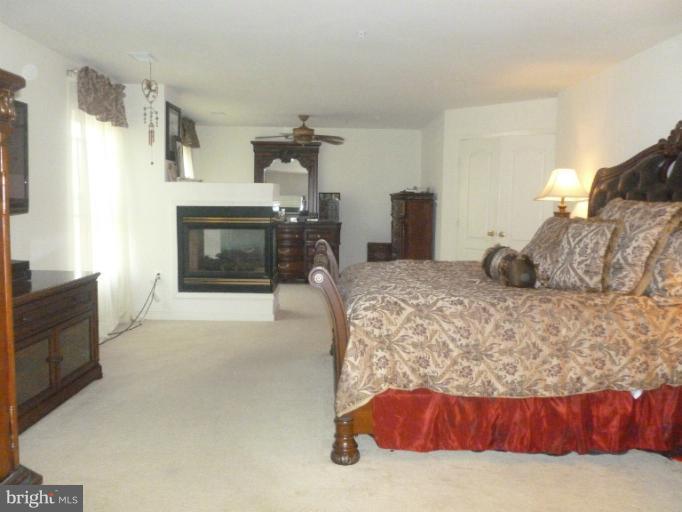Bedroom (Master)