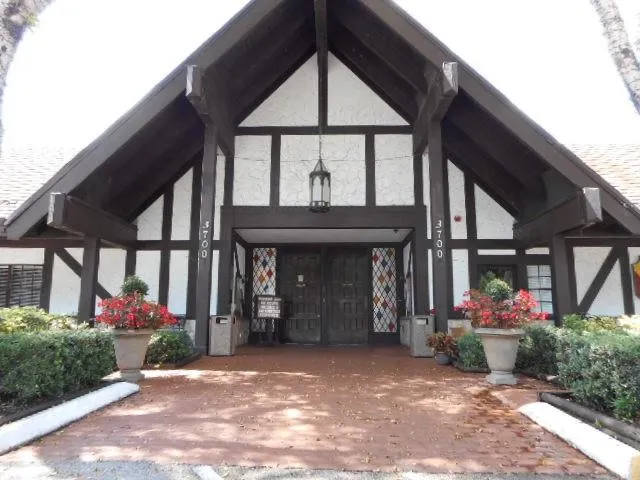 $125,000 | 3690 Inverrary Drive, Unit 2C, Lauderhill, FL 33319