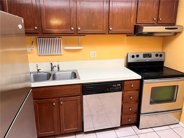 $125,000 | 3690 Inverrary Drive, Unit 2C, Lauderhill, FL 33319