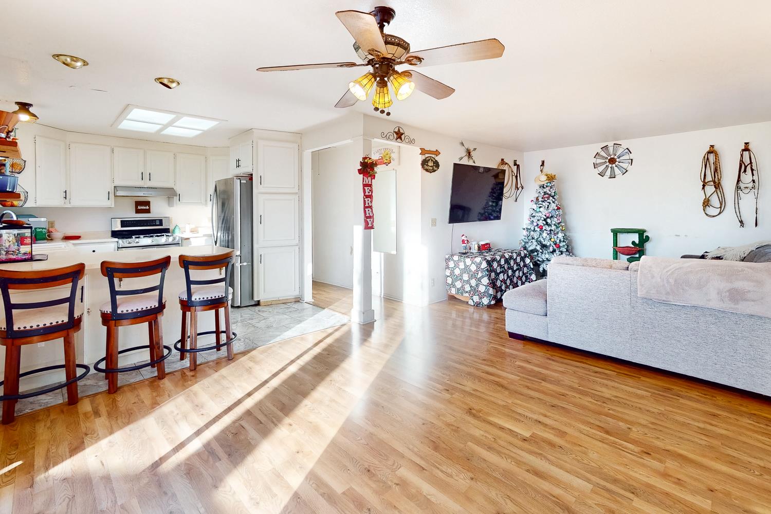 10095 Frenchtown Dobbins Road Dobbins, CA 95935 - Photo 2 of 46 a living room with furniture and a kitchen view