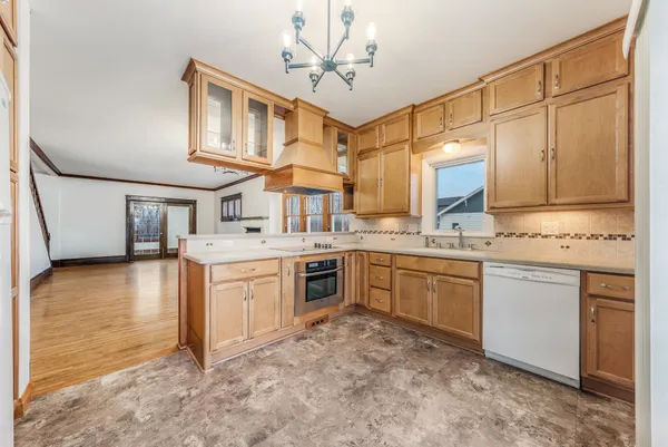 $485,000 | 1721 West Main Street, Little Chute, WI 54911